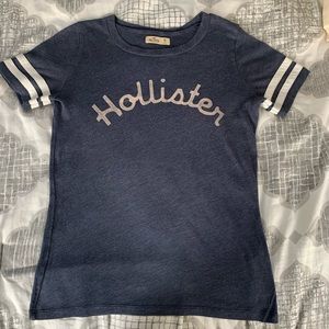 Hollister shirt sleeve shirt. Size: medium